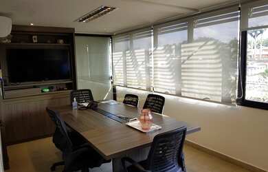 Imagem: O depósito possui 4 Vagas na garagem, 160m² de Área e está