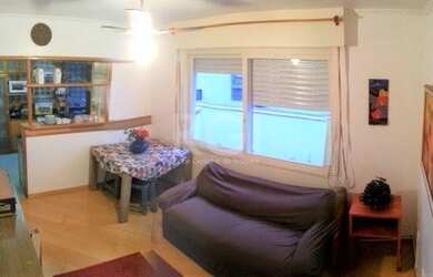 Imagem: O apartamento possui 1 Dormitório, 1 Banheiro, 1 Vaga na garagem