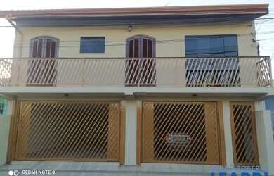 Imagem: A casa possui 4 Dormitórios, 3 Banheiros, 3 Vagas na garagem