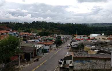 Imagem: A casa à venda possui 3 Dormitórios, 1 Banheiro, 3 Vagas na