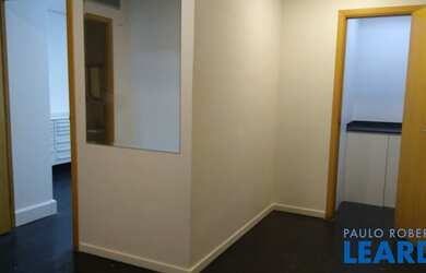 Imagem: O depósito possui 1 Vaga na garagem, 28m² de Área e está