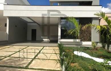 Imagem: A casa em condomínio possui 3 Dormitórios, 2 Banheiros, 3