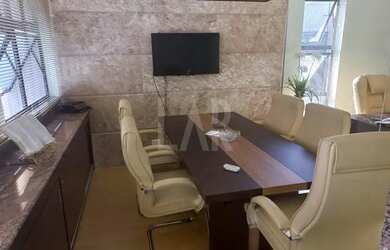 Imagem: O depósito possui 1 Vaga na garagem, 96m² de Área e está