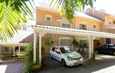 Imagem: A casa em condomínio possui 3 Dormitórios, 3 Banheiros, 2