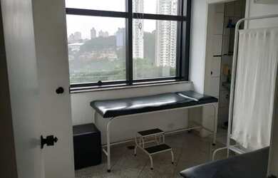 Imagem: O depósito possui 1 Vaga na garagem, 124m² de Área e está