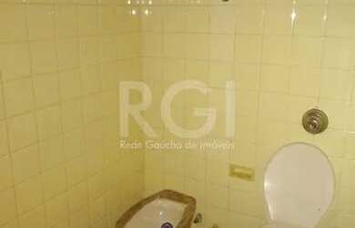 Imagem 13: Apartamento de 2 (dois) dormitórios na rua Santo Antônio, muito bem localizado, ficando a