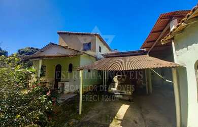 Imagem: A casa possui 4 Dormitórios, 3 Banheiros, 2 Vagas na garagem