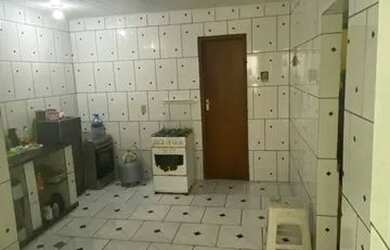 Imagem: A casa possui 1 Dormitório, 1 Banheiro e está localizado