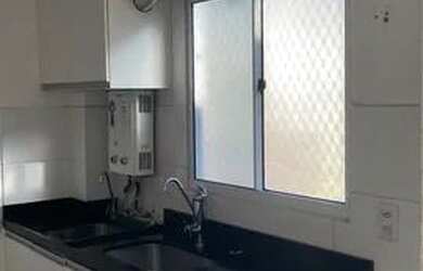 Imagem: O apartamento possui 2 Dormitórios, 1 Banheiro, 1 Vaga na garagem