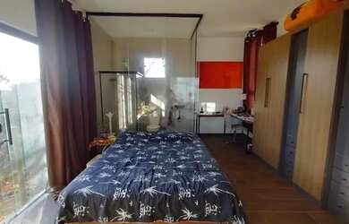 Imagem: A casa possui 2 Dormitórios, 1 Banheiro, 1 Vaga na garagem