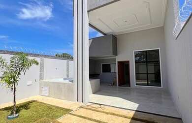 Imagem: A casa possui 3 Dormitórios, 2 Banheiros e está localizado