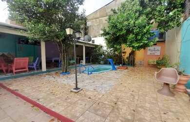 Imagem: A casa possui 3 Dormitórios, 3 Banheiros, 2 Vagas na garagem