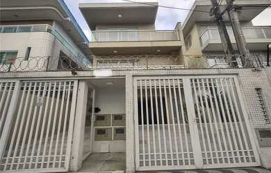 Imagem: A casa possui 2 Dormitórios, 2 Banheiros, 2 Vagas na garagem