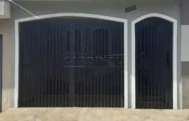 Imagem: A casa possui 2 Dormitórios, 1 Banheiro, 1 Vaga na garagem