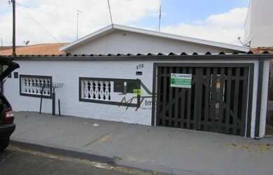 Imagem: A casa possui 2 Dormitórios, 2 Banheiros, 4 Vagas na garagem