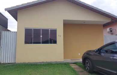 Imagem: A casa possui 2 Dormitórios, 1 Banheiro, 2 Vagas na garagem