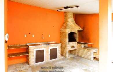 Imagem: A casa possui 4 Dormitórios, 3 Banheiros, 2 Vagas na garagem