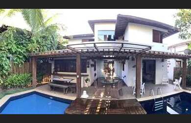 Imagem: A casa possui 4 Dormitórios, 2 Banheiros, 2 Vagas na garagem