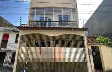 Imagem: A casa possui 3 Dormitórios, 3 Banheiros, 2 Vagas na garagem