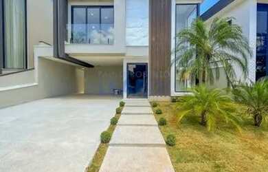 Imagem: A casa em condomínio possui 3 Dormitórios, 1 Banheiro, 4 Vagas