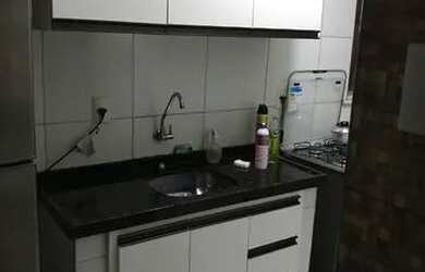 Imagem: O apartamento possui 2 Dormitórios, 1 Banheiro, 1 Vaga na garagem