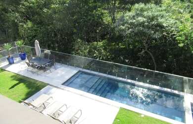 Imagem: A casa possui 4 Dormitórios, 4 Banheiros, 4 Vagas na garagem