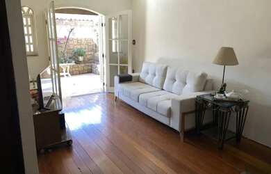 Imagem: A casa possui 2 Dormitórios, 2 Banheiros, 1 Vaga na garagem