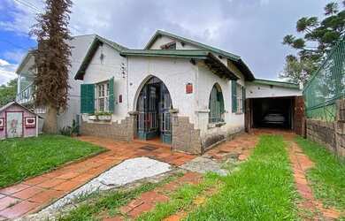 Imagem 4: Casa com três dormitórios com patio grande no bairro Santa Tereza