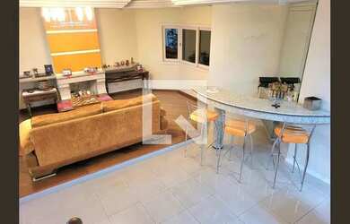 Imagem: A casa possui 4 Dormitórios, 5 Banheiros, 5 Vagas na garagem