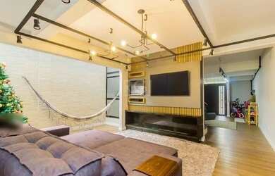 Imagem: A casa possui 3 Dormitórios, 3 Banheiros, 2 Vagas na garagem