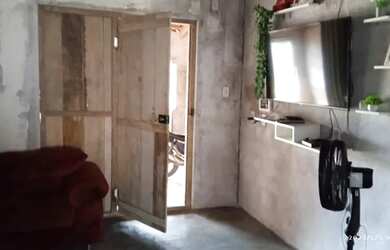 Imagem: A casa possui 2 Dormitórios, 1 Banheiro e está localizado