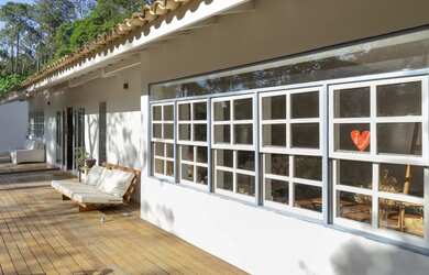 Imagem: A casa em condomínio possui 5 Dormitórios, 5 Banheiros, 2