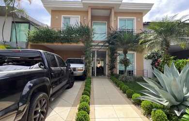 Imagem: A casa em condomínio possui 4 Dormitórios, 5 Banheiros, 4