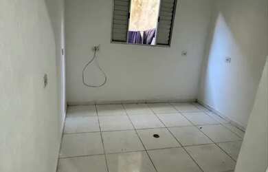 Imagem: A casa possui 1 Dormitório, 1 Banheiro e está localizado