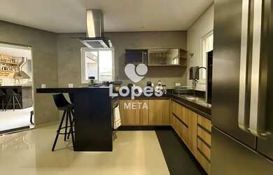 Imagem 9: Casa de Alto Padrão com 4 Suítes, Piscina e Área Gourmet 262m² Construídos