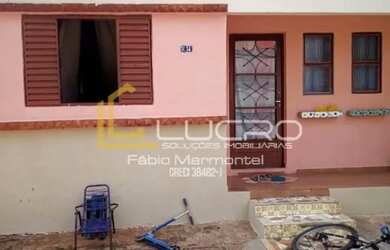 Imagem: A casa possui 2 Dormitórios, 1 Banheiro, 3 Vagas na garagem