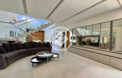 Imagem: A casa possui 5 Dormitórios, 5 Banheiros, 3 Vagas na garagem