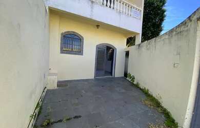 Imagem: A casa possui 2 Dormitórios, 1 Banheiro, 1 Vaga na garagem