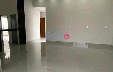 Imagem: A casa possui 3 Dormitórios, 4 Banheiros, 4 Vagas na garagem