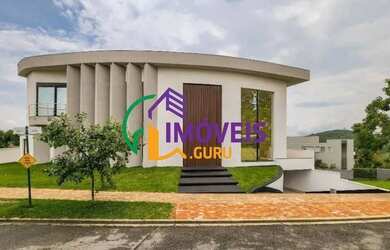 Imagem: A casa em condomínio possui 4 Dormitórios, 5 Banheiros, 5