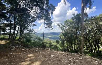 Imagem: O terreno possui 16.500m² de Área e está localizado em Sierra
