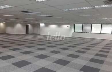 Imagem: O depósito possui 5 Vagas na garagem, 775m² de Área e está