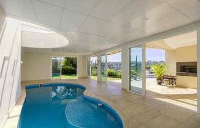 Imagem: A casa em condomínio possui 4 Dormitórios, 5 Banheiros, 5