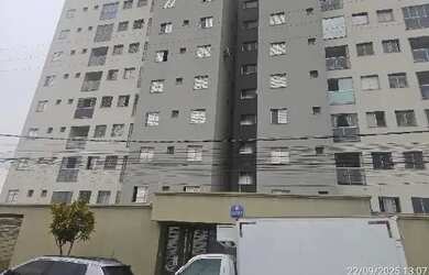 Imagem: O apartamento possui 2 Dormitórios, 1 Banheiro, 1 Vaga na garagem