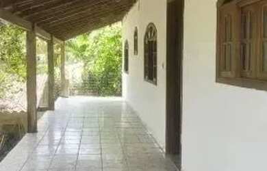 Imagem: A casa possui 4 Dormitórios, 3 Banheiros, 1 Vaga na garagem