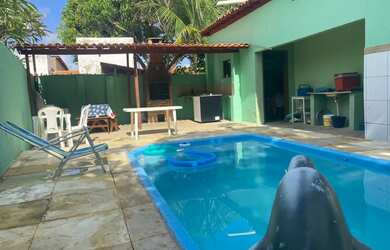 Imagem: A casa possui 4 Dormitórios, Acomodam 25 pessoas e 3 Vagas