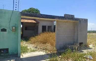 Imagem: A casa possui 2 Dormitórios, 1 Banheiro, 2 Vagas na garagem