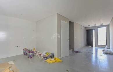 Imagem: A casa possui 3 Dormitórios, 3 Banheiros, 2 Vagas na garagem