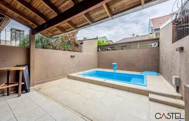 Imagem: A casa à venda possui 2 Dormitórios, 2 Banheiros, 2 Vagas