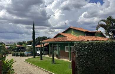 Imagem: A casa em condomínio possui 5 Dormitórios, 5 Banheiros, 5